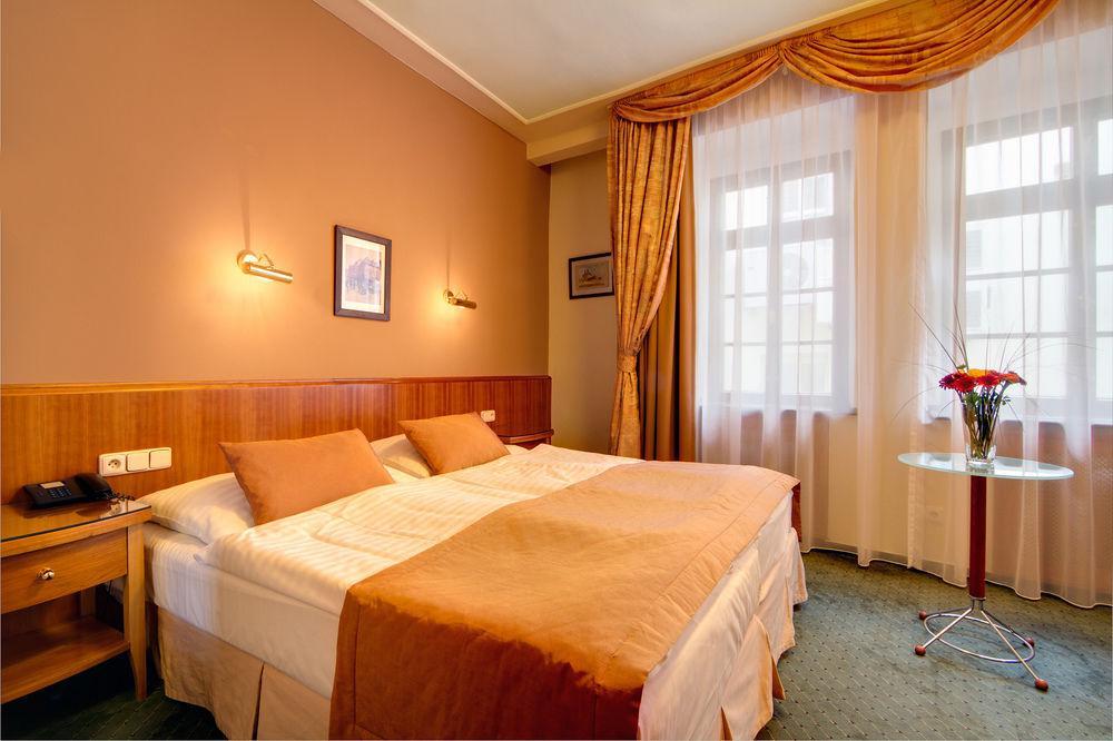 Clementin Hotel Praha Bagian luar foto