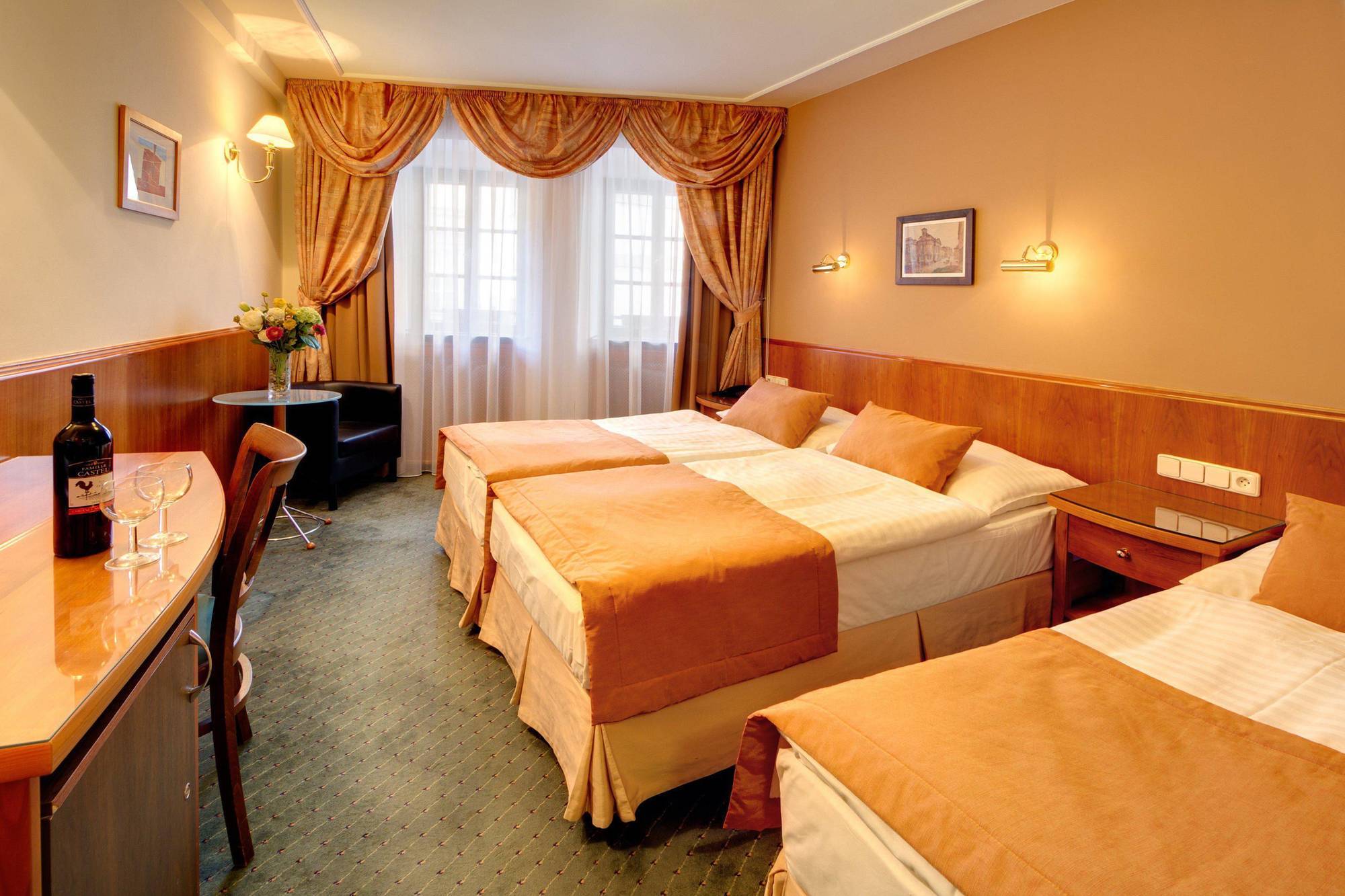 Clementin Hotel Praha Bagian luar foto